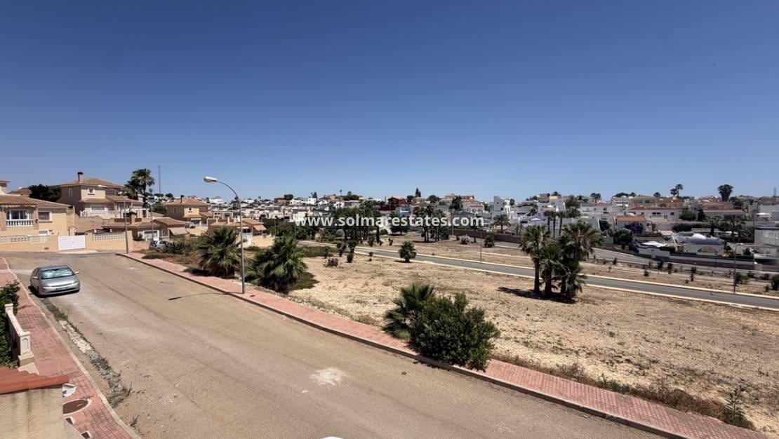 3 soverom Villa til salgs i Villamartin med svømmebasseng - € 229 000 (Ref: 9938990)