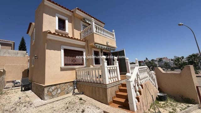 3 soveværelse Villa til salg i Villamartin, Orihuela med swimmingpool - € 229.000 (Ref: 9938990)