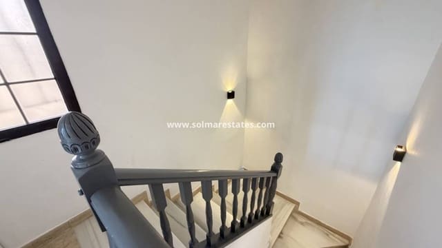 3 soveværelse Villa til salg i Villamartin, Orihuela med swimmingpool - € 229.000 (Ref: 9938990)