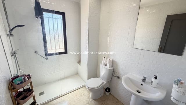 3 soveværelse Villa til salg i Villamartin, Orihuela med swimmingpool - € 229.000 (Ref: 9938990)