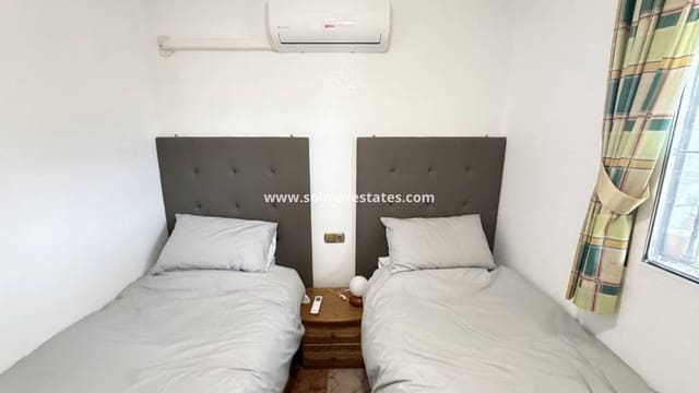 2 soveværelse Bungalow til salg i La Zenia, Orihuela med swimmingpool - € 225.000 (Ref: 9938991)