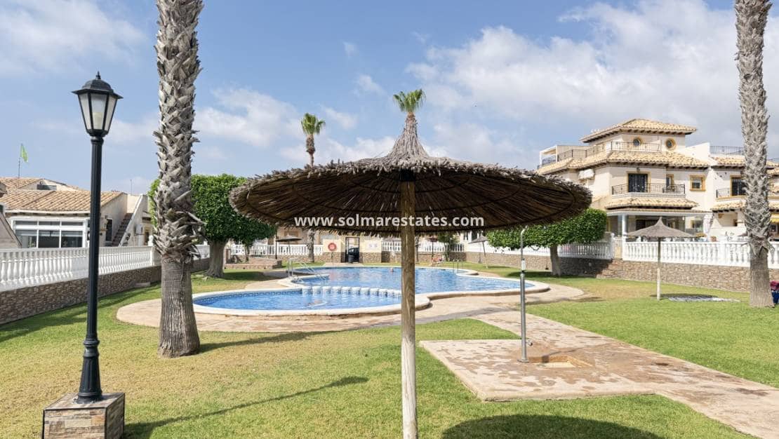 2 slaapkamer Bungalow te koop in La Zenia met zwembad - € 225.000 (Ref: 9938991)