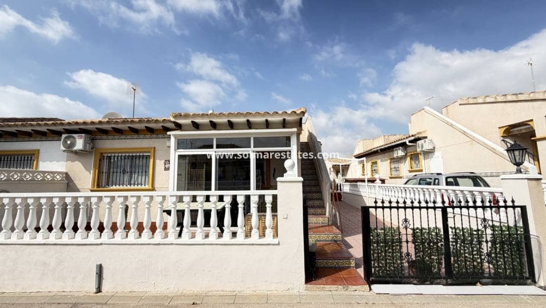 2 slaapkamer Bungalow te koop in La Zenia met zwembad - € 225.000 (Ref: 9938991)