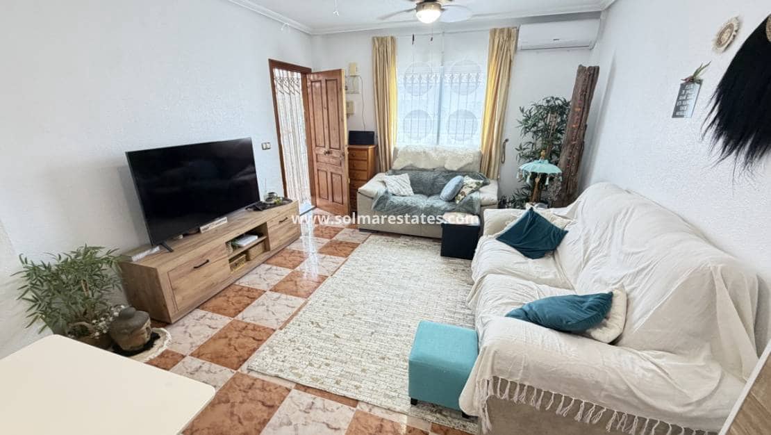 2 slaapkamer Bungalow te koop in La Zenia met zwembad - € 225.000 (Ref: 9938991)