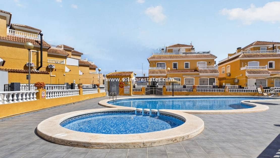 3 quarto Moradia Geminada para venda em Playa Flamenca com piscina - 269 000 € (Ref: 9938993)