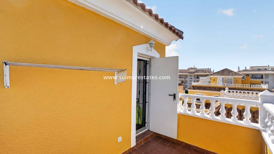 3 quarto Moradia Geminada para venda em Playa Flamenca com piscina - 269 000 € (Ref: 9938993)