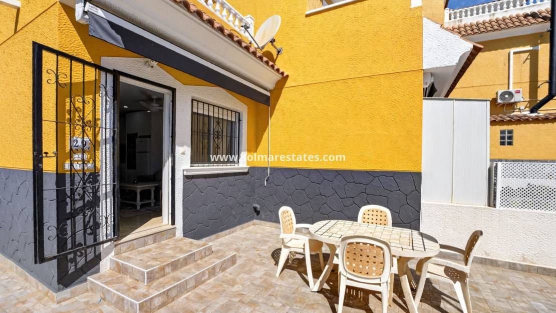 3 quarto Moradia Geminada para venda em Playa Flamenca com piscina - 269 000 € (Ref: 9938993)