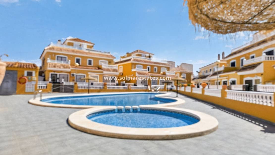3 quarto Moradia Geminada para venda em Playa Flamenca com piscina - 269 000 € (Ref: 9938993)