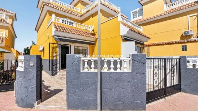 3 soverom Kjedet enebolig til salgs i Playa Flamenca, Orihuela med svømmebasseng - € 269 000 (Ref: 9938993)