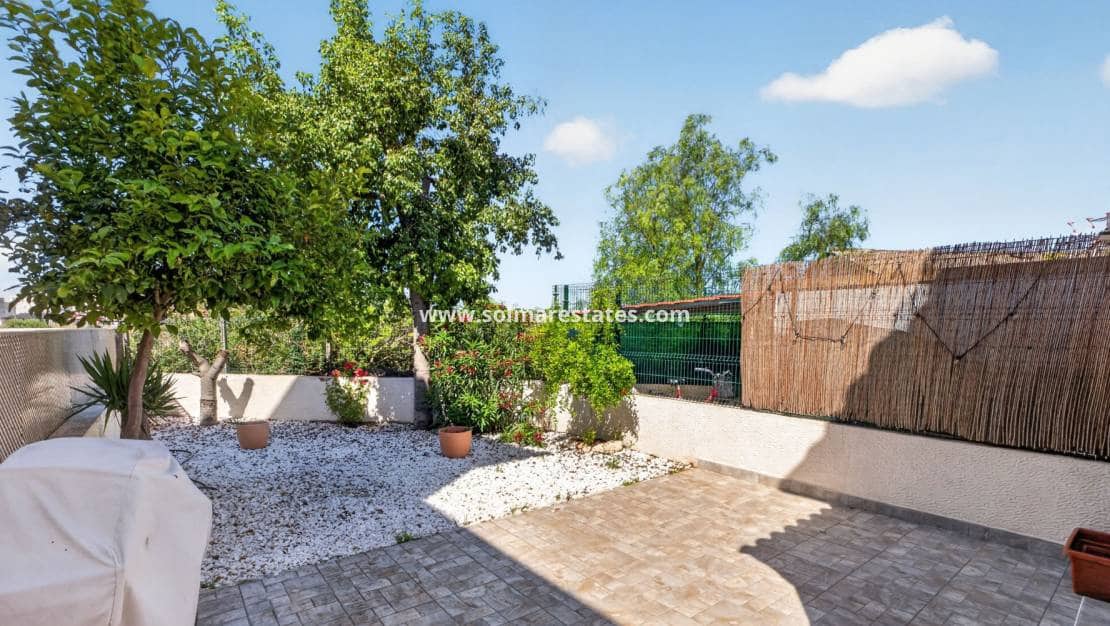 3 quarto Moradia Geminada para venda em Playa Flamenca com piscina - 269 000 € (Ref: 9938993)