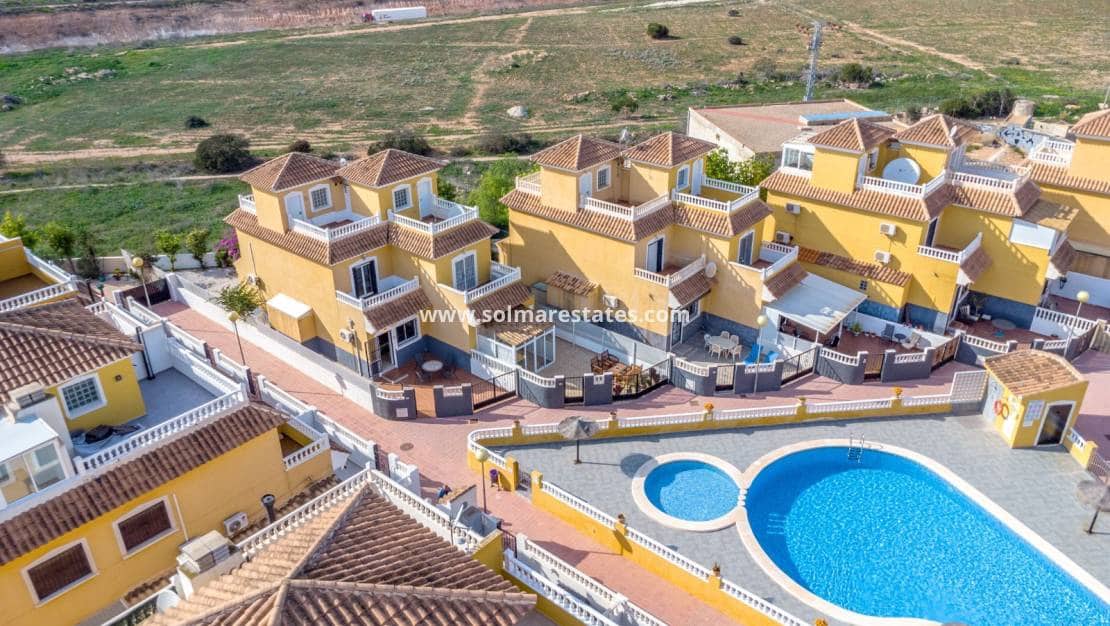 3 quarto Moradia Geminada para venda em Playa Flamenca com piscina - 269 000 € (Ref: 9938993)