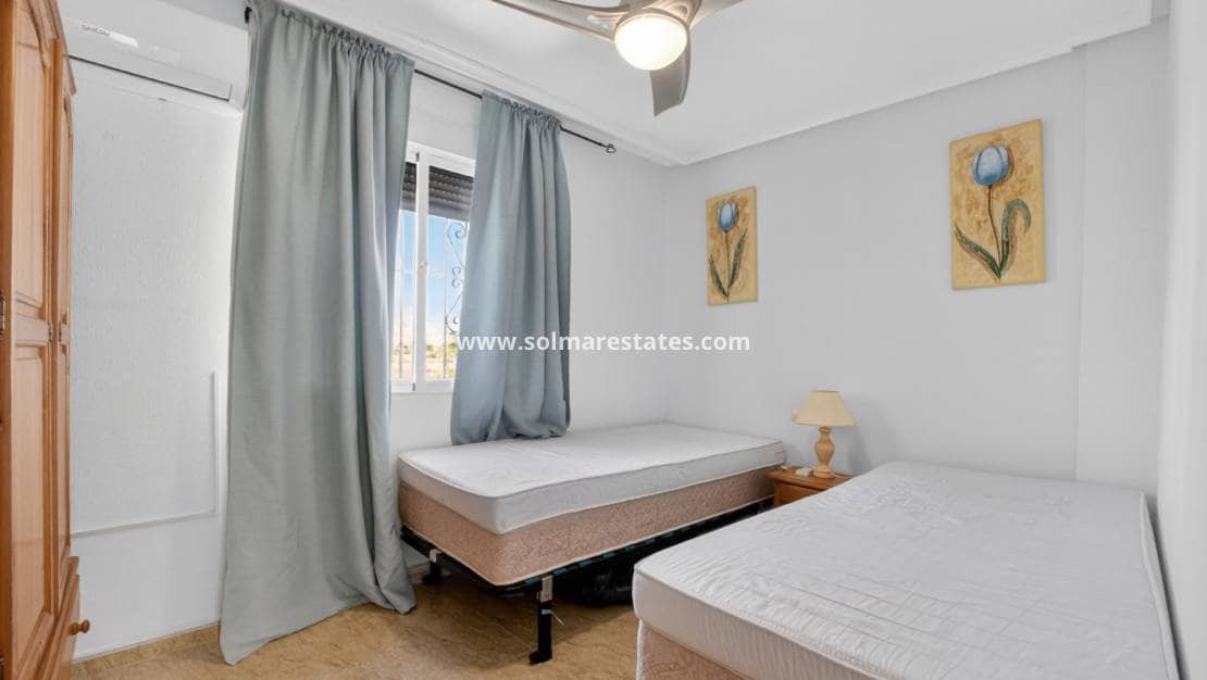 3 quarto Moradia Geminada para venda em Playa Flamenca com piscina - 269 000 € (Ref: 9938993)