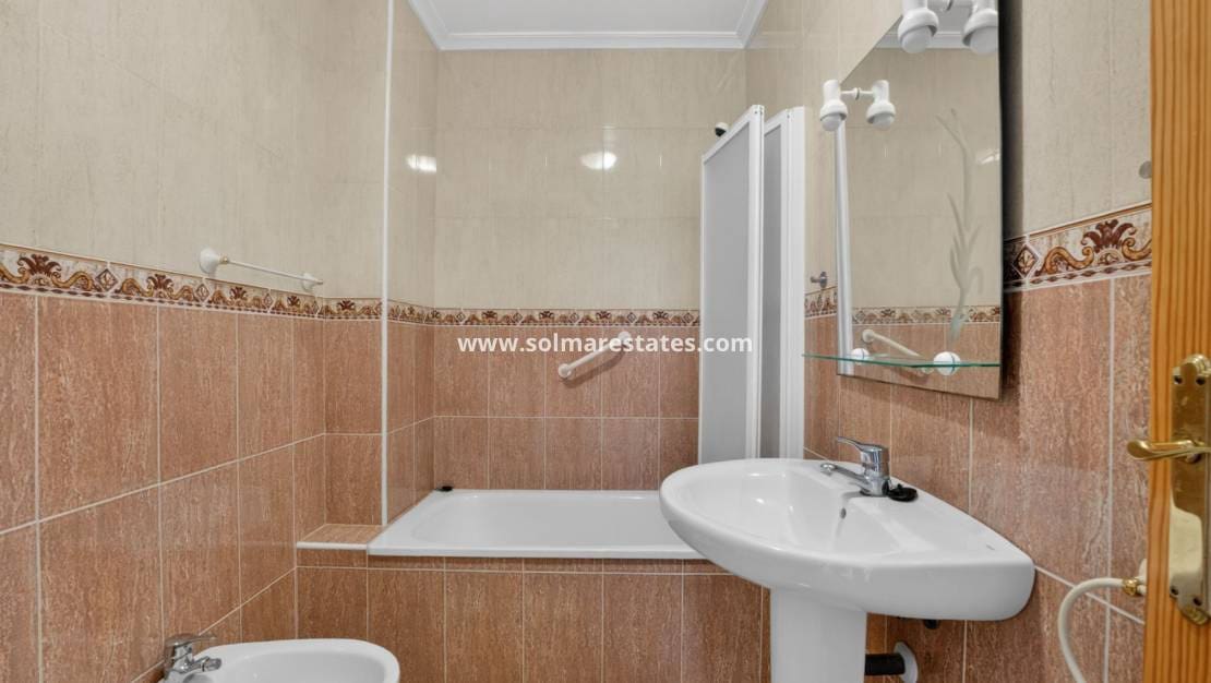 3 quarto Moradia Geminada para venda em Playa Flamenca com piscina - 269 000 € (Ref: 9938993)