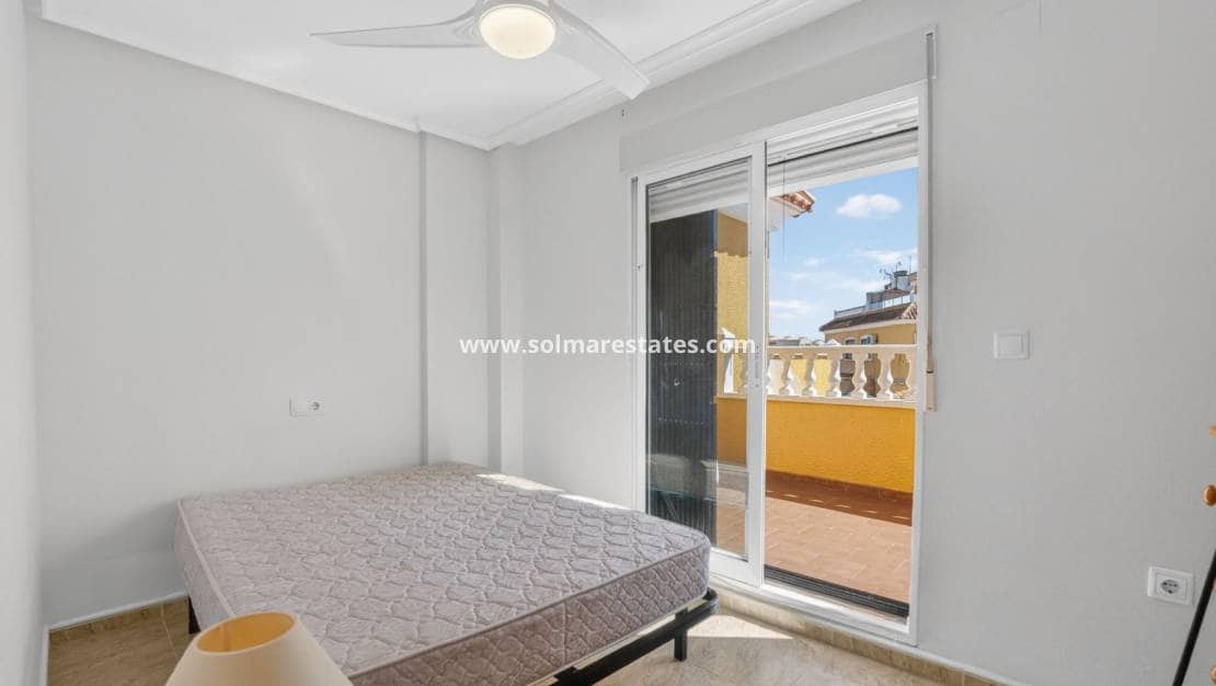 3 quarto Moradia Geminada para venda em Playa Flamenca com piscina - 269 000 € (Ref: 9938993)