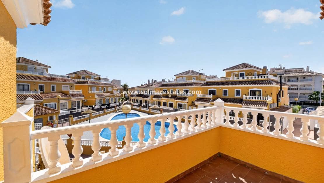 3 quarto Moradia Geminada para venda em Playa Flamenca com piscina - 269 000 € (Ref: 9938993)