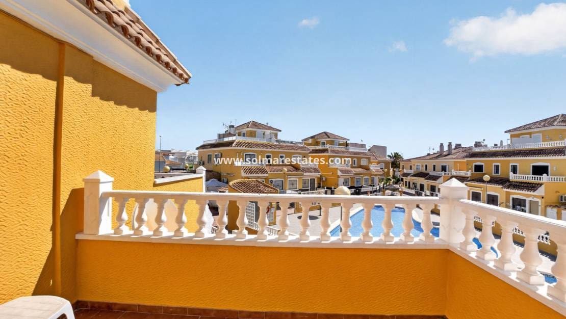 3 quarto Moradia Geminada para venda em Playa Flamenca com piscina - 269 000 € (Ref: 9938993)