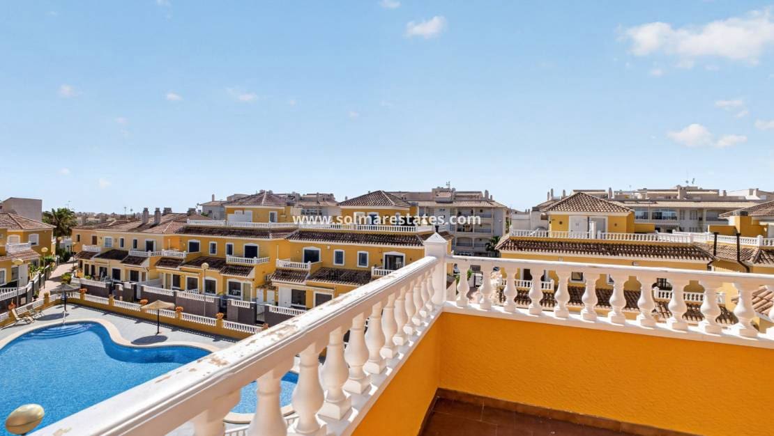 3 quarto Moradia Geminada para venda em Playa Flamenca com piscina - 269 000 € (Ref: 9938993)