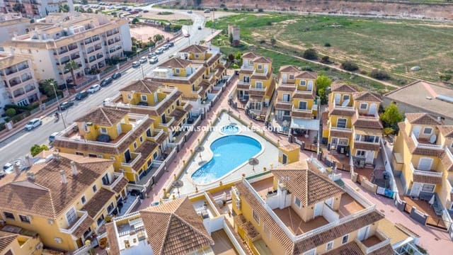 3 quarto Moradia Geminada para venda em Playa Flamenca, Orihuela com piscina - 269 000 € (Ref: 9938993)