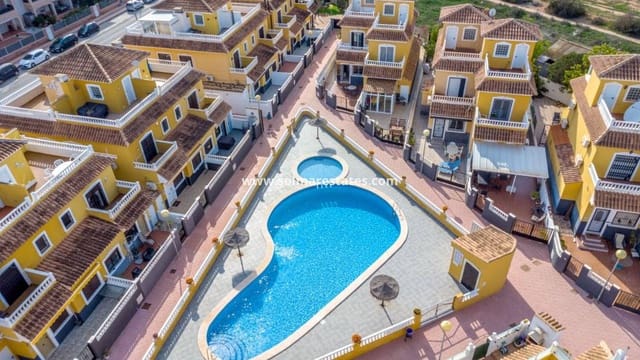 3 quarto Moradia Geminada para venda em Playa Flamenca, Orihuela com piscina - 269 000 € (Ref: 9938993)