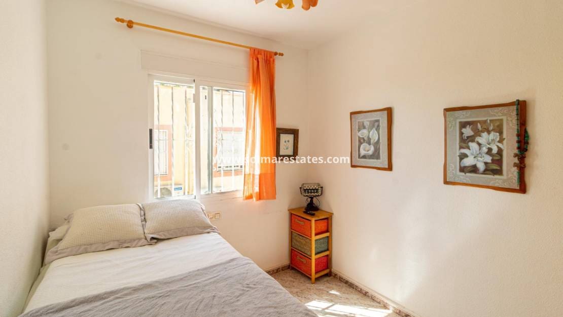 2 quarto Moradia Geminada para venda em Cabo Roig com piscina - 229 000 € (Ref: 9938994)
