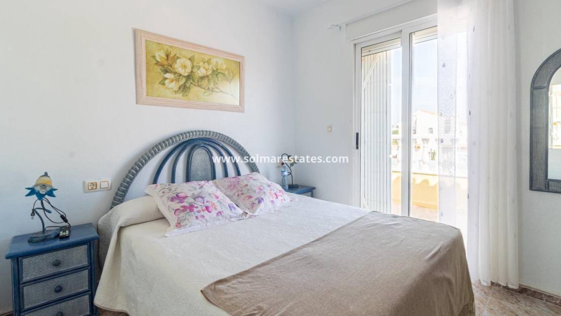 2 quarto Moradia Geminada para venda em Cabo Roig com piscina - 229 000 € (Ref: 9938994)
