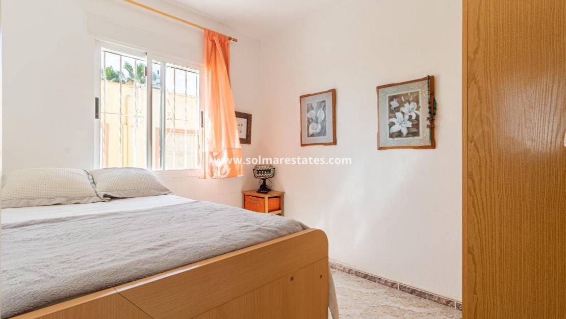 2 quarto Moradia Geminada para venda em Cabo Roig com piscina - 229 000 € (Ref: 9938994)