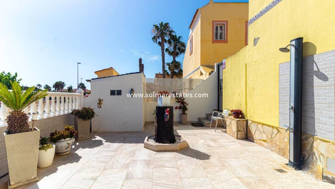 2 quarto Moradia Geminada para venda em Cabo Roig com piscina - 229 000 € (Ref: 9938994)