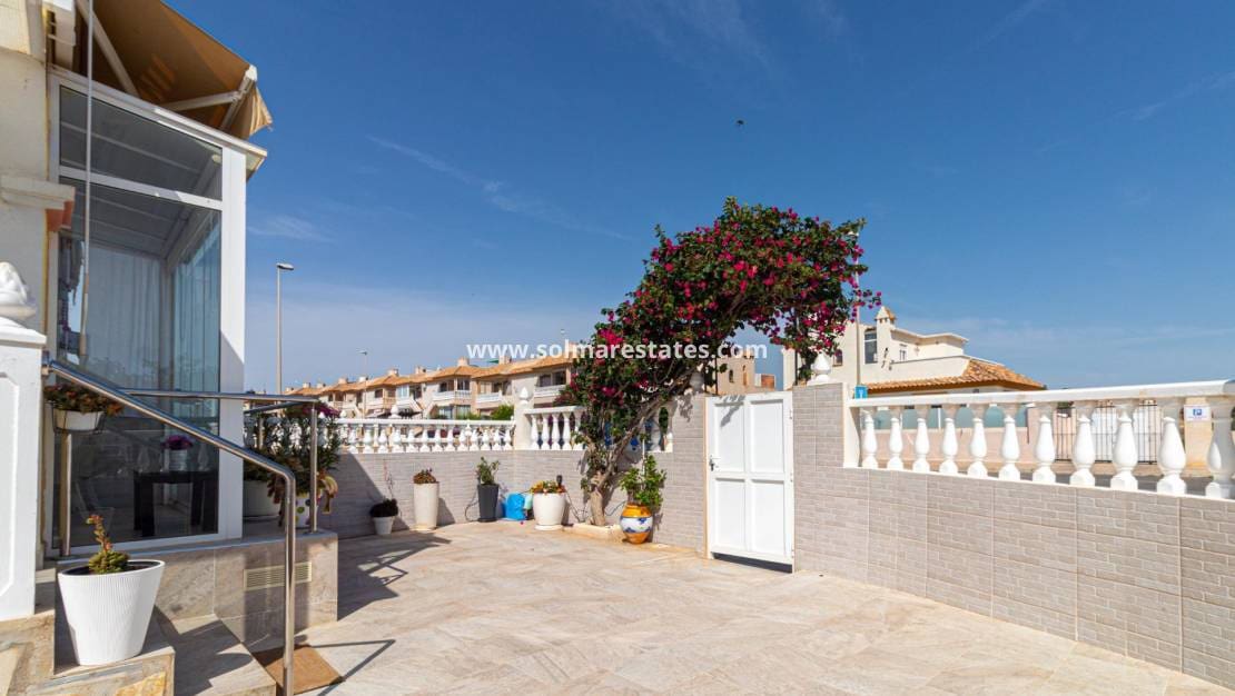 2 quarto Moradia Geminada para venda em Cabo Roig com piscina - 229 000 € (Ref: 9938994)