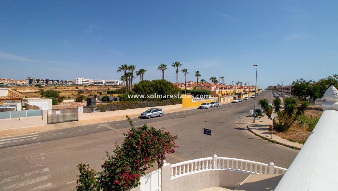 2 quarto Moradia Geminada para venda em Cabo Roig com piscina - 229 000 € (Ref: 9938994)