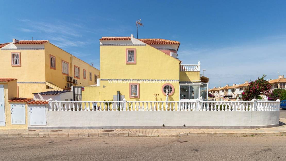 2 quarto Moradia Geminada para venda em Cabo Roig com piscina - 229 000 € (Ref: 9938994)