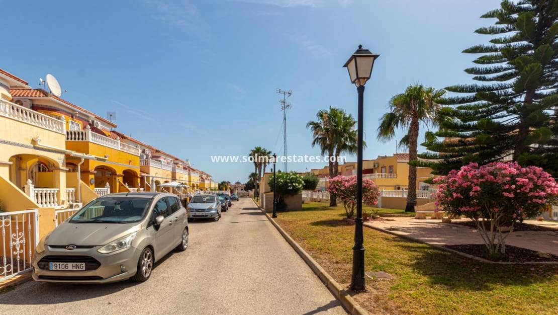2 quarto Moradia Geminada para venda em Cabo Roig com piscina - 229 000 € (Ref: 9938994)
