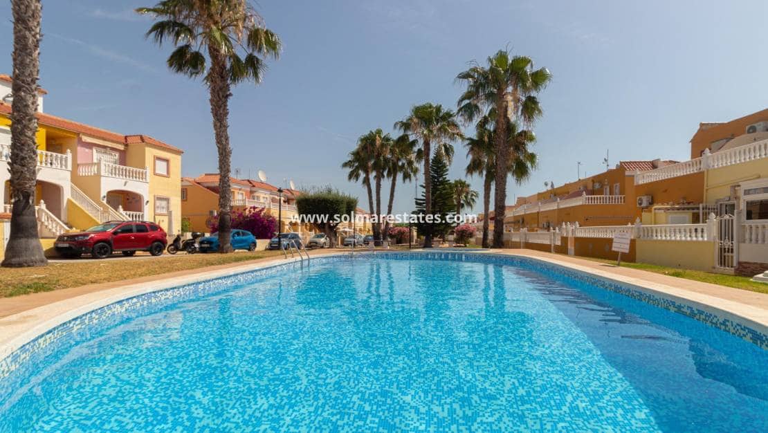 2 quarto Moradia Geminada para venda em Cabo Roig com piscina - 229 000 € (Ref: 9938994)