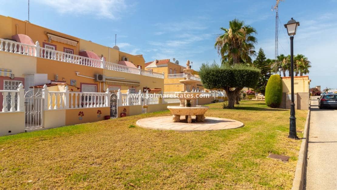 2 quarto Moradia Geminada para venda em Cabo Roig com piscina - 229 000 € (Ref: 9938994)