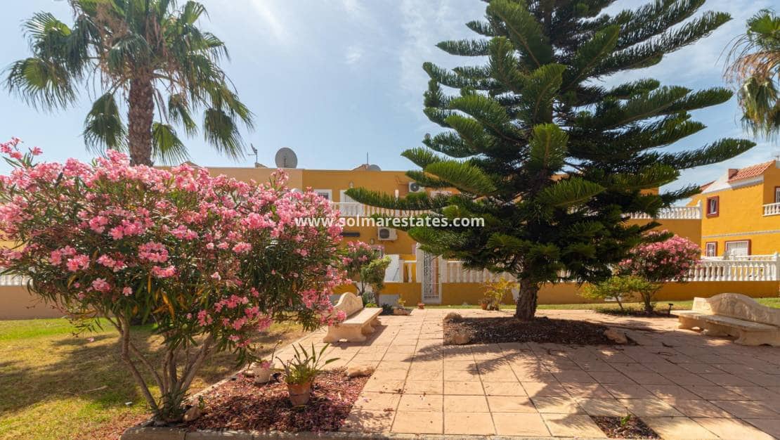2 quarto Moradia Geminada para venda em Cabo Roig com piscina - 229 000 € (Ref: 9938994)