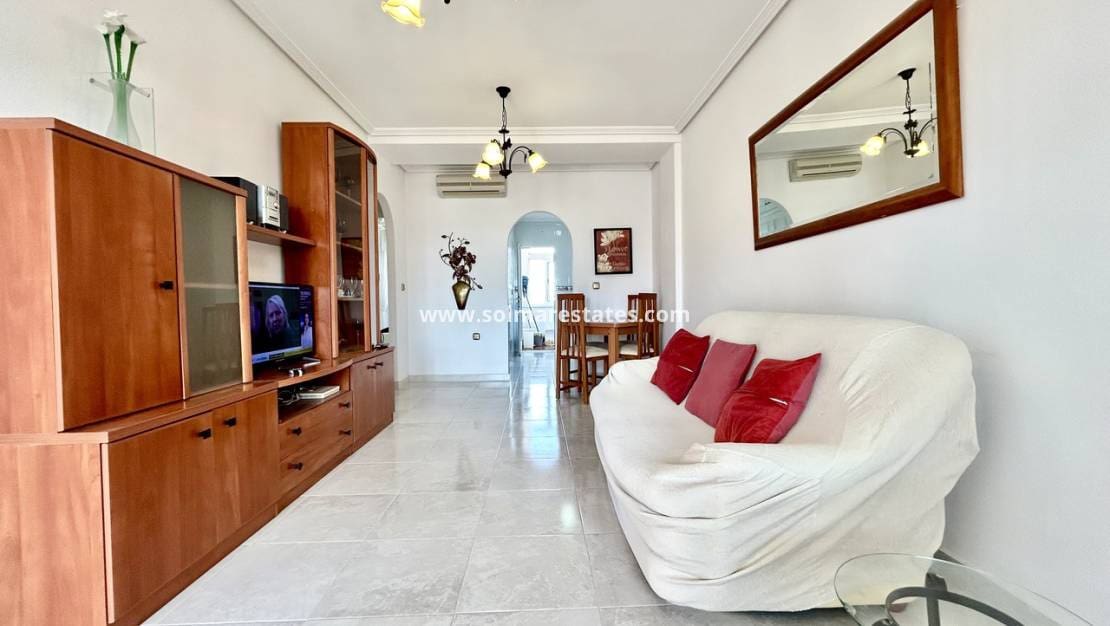 2 makuuhuone Huoneisto myytävänä paikassa La Zenia mukana uima-altaan - 164 900 € (Ref: 9939113)