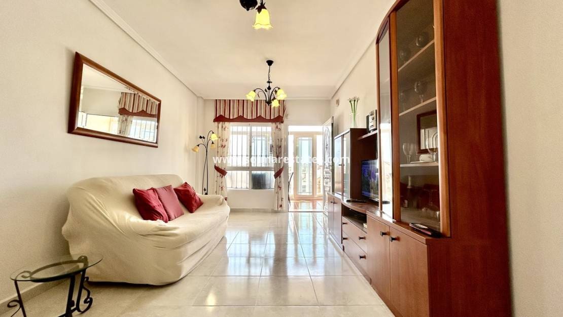 2 makuuhuone Huoneisto myytävänä paikassa La Zenia mukana uima-altaan - 164 900 € (Ref: 9939113)
