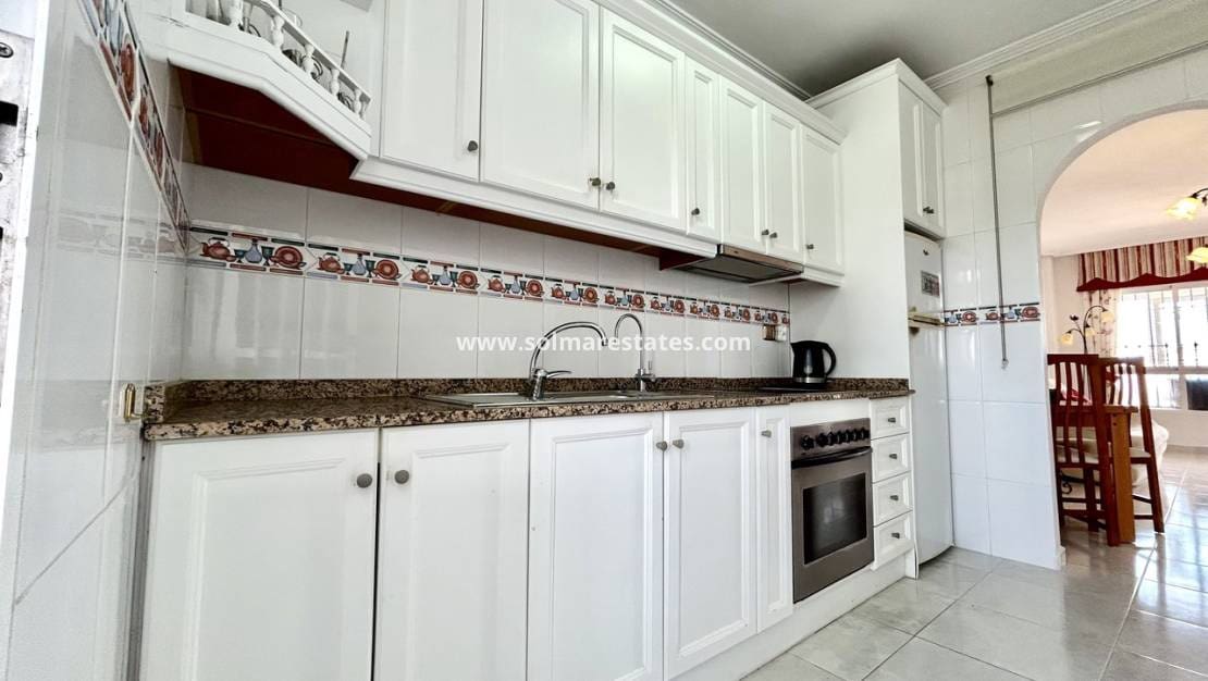 2 makuuhuone Huoneisto myytävänä paikassa La Zenia mukana uima-altaan - 164 900 € (Ref: 9939113)