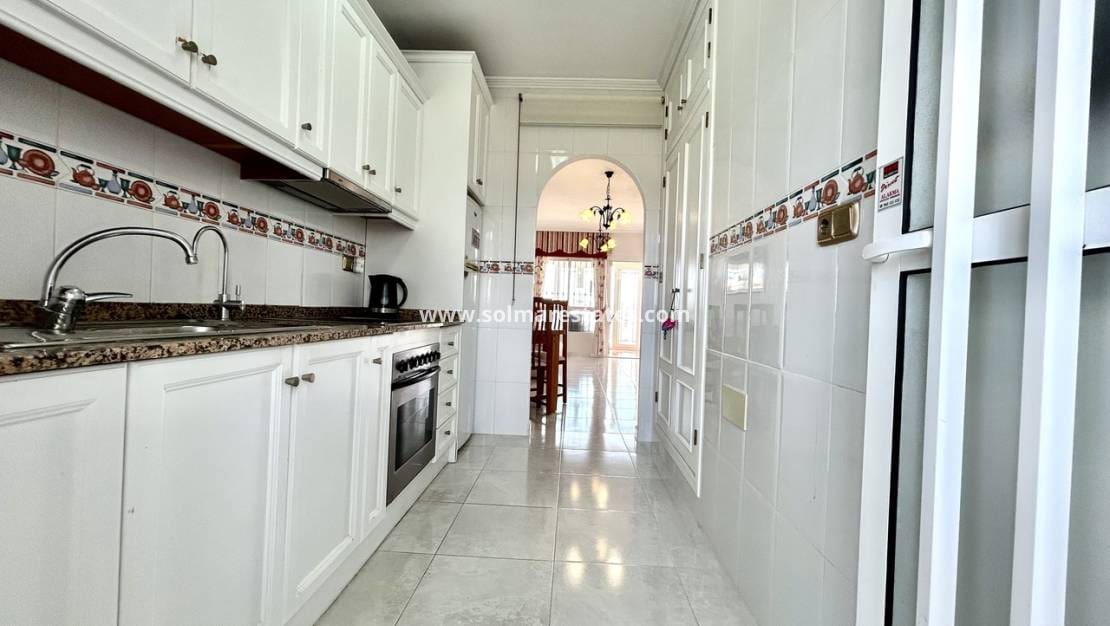 2 makuuhuone Huoneisto myytävänä paikassa La Zenia mukana uima-altaan - 164 900 € (Ref: 9939113)