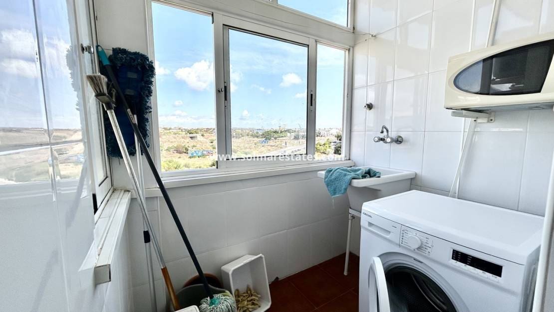 2 makuuhuone Huoneisto myytävänä paikassa La Zenia mukana uima-altaan - 164 900 € (Ref: 9939113)