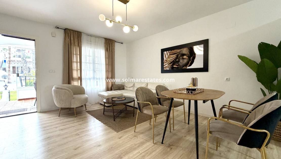 2 quarto Casa em Banda para venda em Villamartin com piscina - 280 000 € (Ref: 9939175)