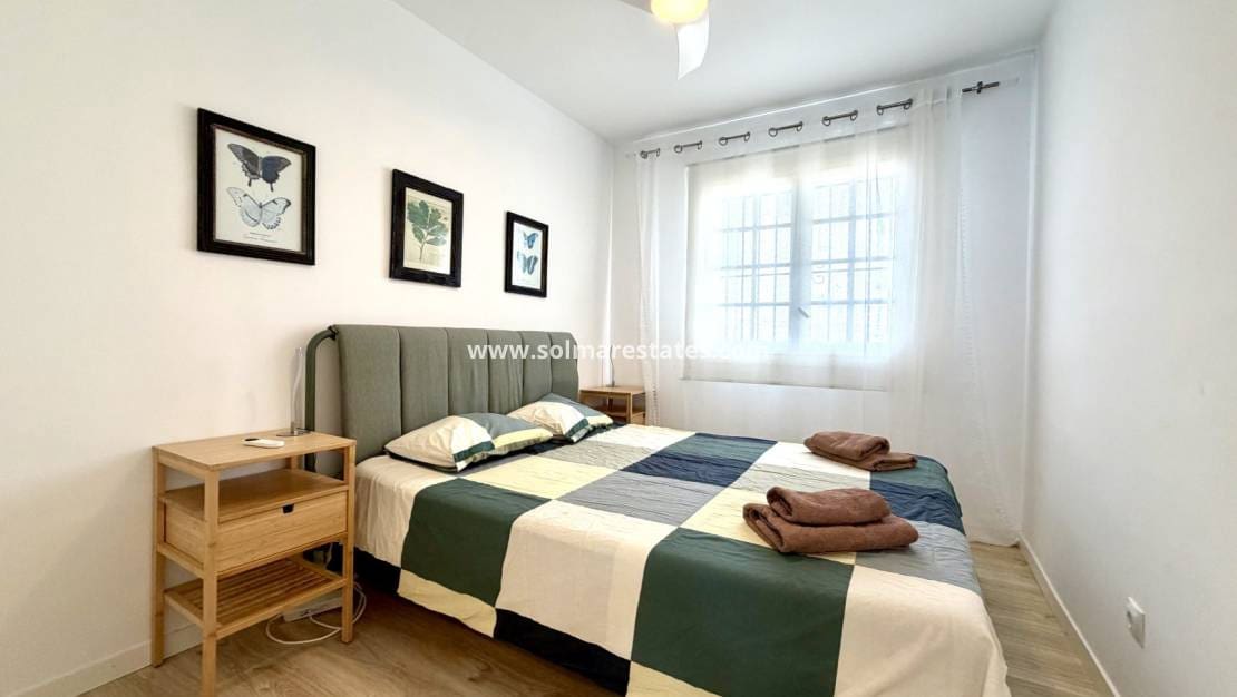 2 quarto Casa em Banda para venda em Villamartin com piscina - 280 000 € (Ref: 9939175)