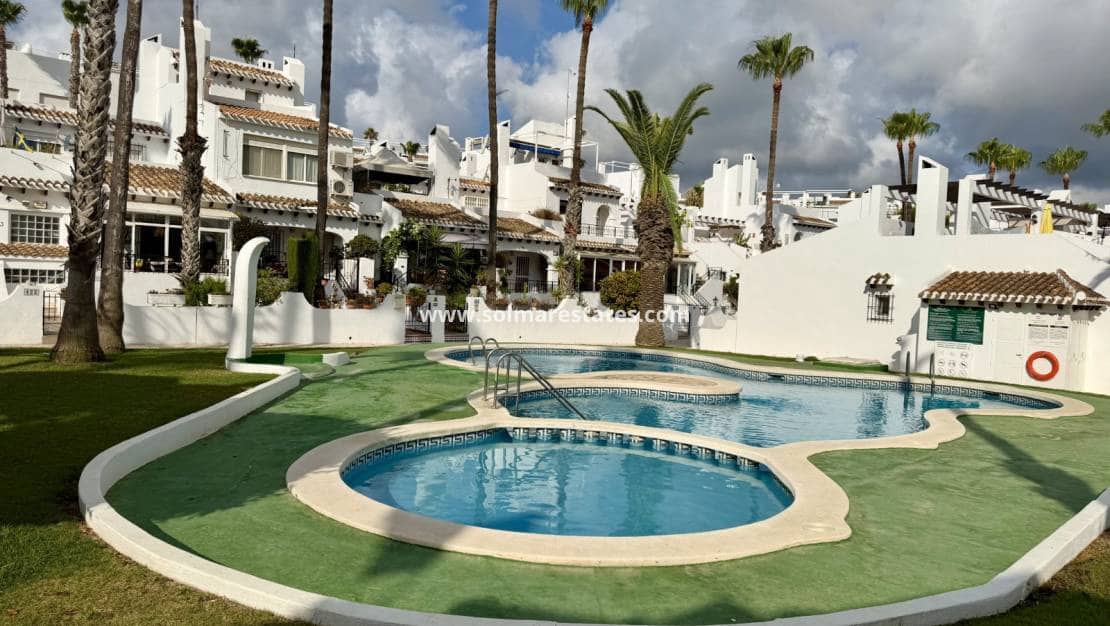 2 quarto Casa em Banda para venda em Villamartin com piscina - 280 000 € (Ref: 9939175)