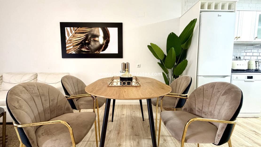 2 quarto Casa em Banda para venda em Villamartin com piscina - 280 000 € (Ref: 9939175)