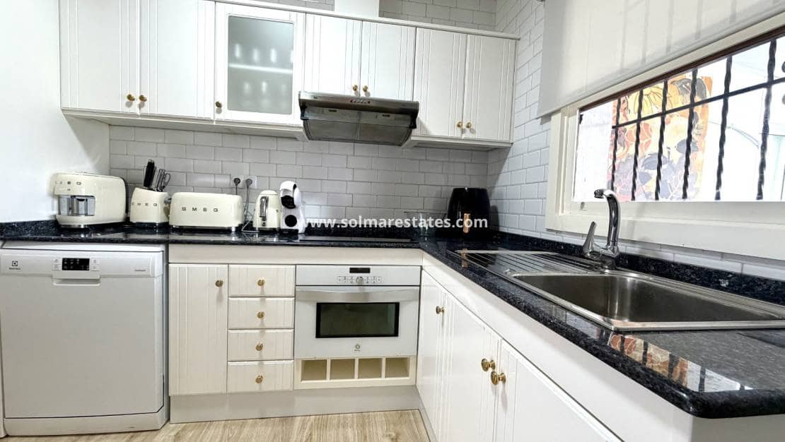 2 quarto Casa em Banda para venda em Villamartin com piscina - 280 000 € (Ref: 9939175)