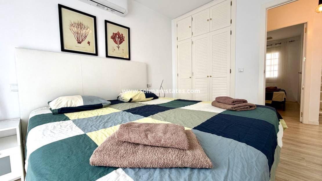 2 quarto Casa em Banda para venda em Villamartin com piscina - 280 000 € (Ref: 9939175)
