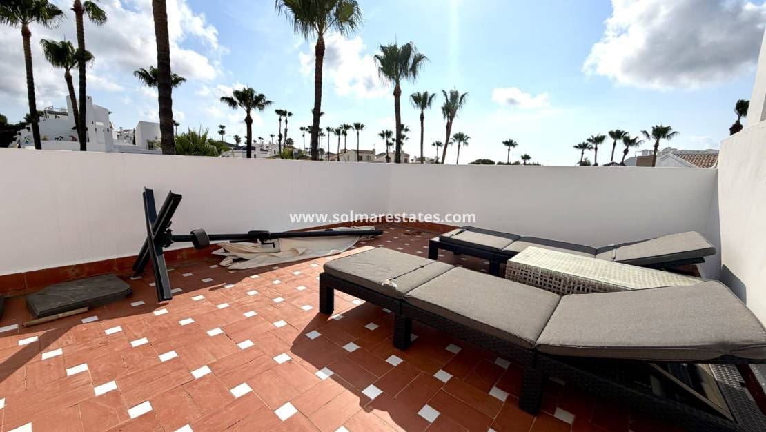 2 quarto Casa em Banda para venda em Villamartin com piscina - 280 000 € (Ref: 9939175)