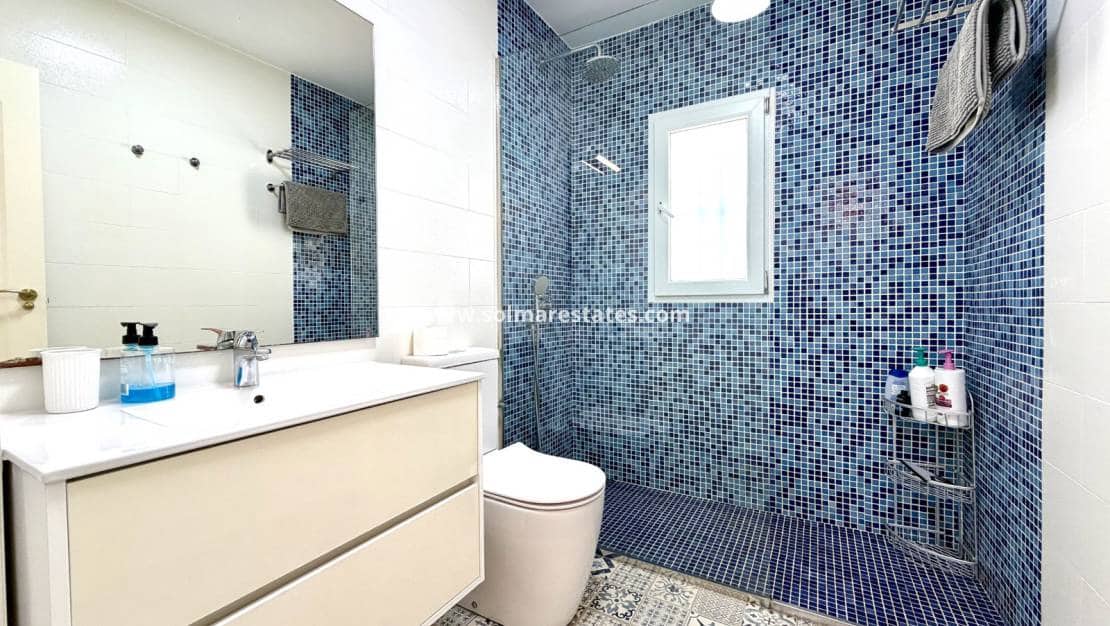 2 quarto Casa em Banda para venda em Villamartin com piscina - 280 000 € (Ref: 9939175)
