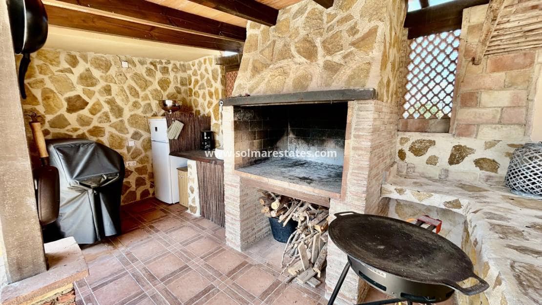 5 Zimmer Villa zu verkaufen in La Zenia mit Pool - 840.000 € (Ref: 9941263)