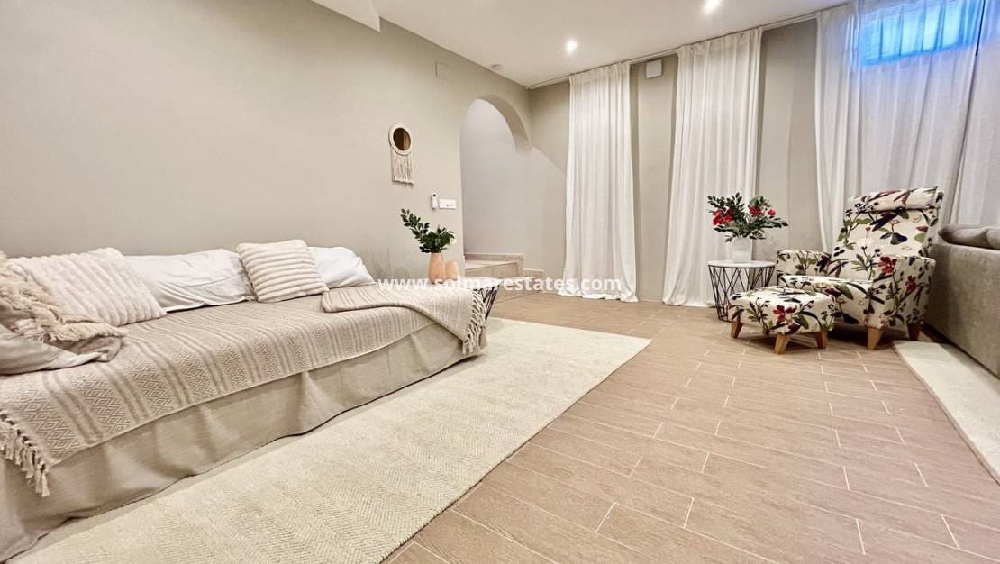 5 Zimmer Villa zu verkaufen in La Zenia mit Pool - 840.000 € (Ref: 9941263)