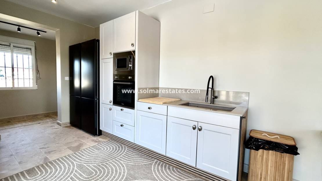 5 Zimmer Villa zu verkaufen in La Zenia mit Pool - 840.000 € (Ref: 9941263)